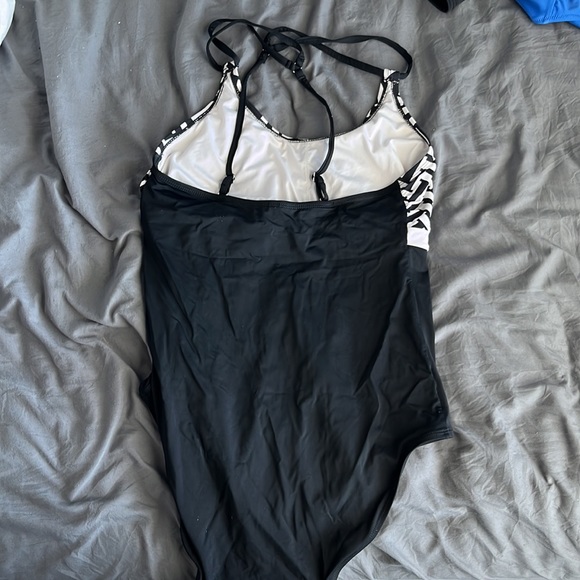Womens full piece swimsuit - Picture 2 of 3